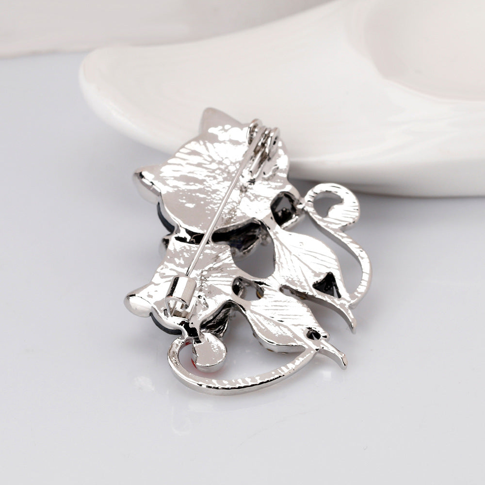 Fashionable Shell Cat Brooch