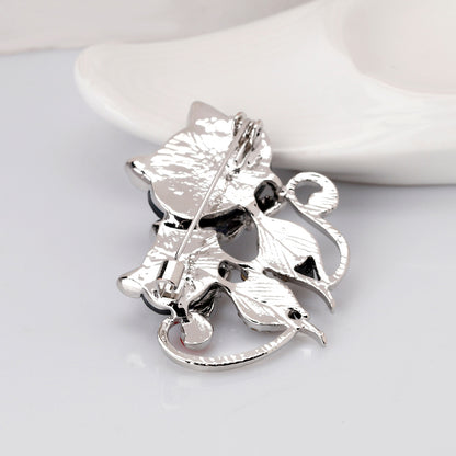 Fashionable Shell Cat Brooch